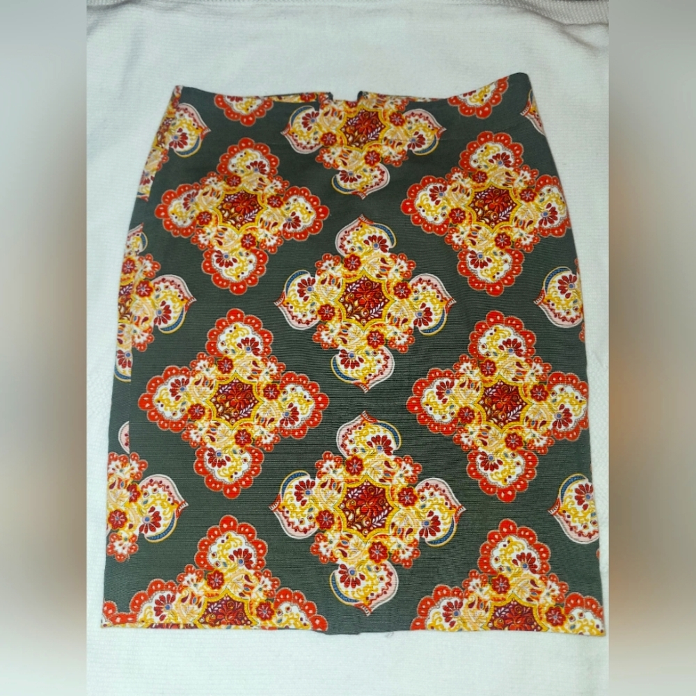 LOFT Pencil Skirt Green with Gold Medallion Design Size 4P